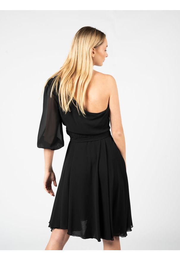 Pinko Sukienka "Elleanthus" | 101325 A0Y7 | Kobieta | Czarny. Okazja: na co dzień. Kolor: czarny. Materiał: poliester. Wzór: gładki. Sezon: lato, wiosna. Typ sukienki: rozkloszowane, proste, asymetryczne. Styl: casual