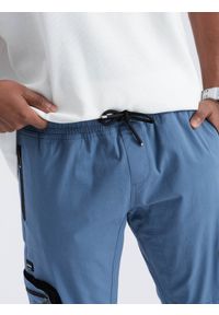 Ombre Clothing - Spodnie męskie JOGGERY z odstającymi i zapinanymi kieszeniami cargo - niebieskie V7 - Rozmiar: L. Kolor: niebieski. Materiał: guma, tkanina, elastan, bawełna. Wzór: nadruk #8