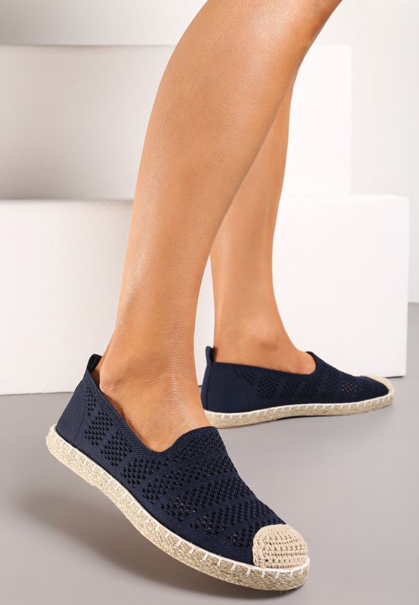Born2be - Granatowe Espadryle z Ażurowej Siateczki Ozdobione Plecionką Lanivesa. Okazja: na co dzień, na spacer. Kolor: niebieski. Materiał: jeans, materiał, len. Szerokość cholewki: normalna. Wzór: ażurowy, aplikacja. Sezon: wiosna, lato. Styl: wakacyjny, casual, klasyczny, elegancki