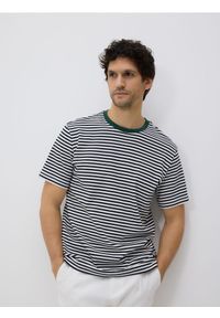 Reserved - T-shirt regular w paski - złamana biel. Materiał: dzianina, bawełna. Wzór: paski #1