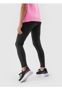 4f - Legginsy sportowe szybkoschnące dziewczęce - głęboka czerń. Kolor: czarny. Materiał: włókno. Styl: sportowy #2