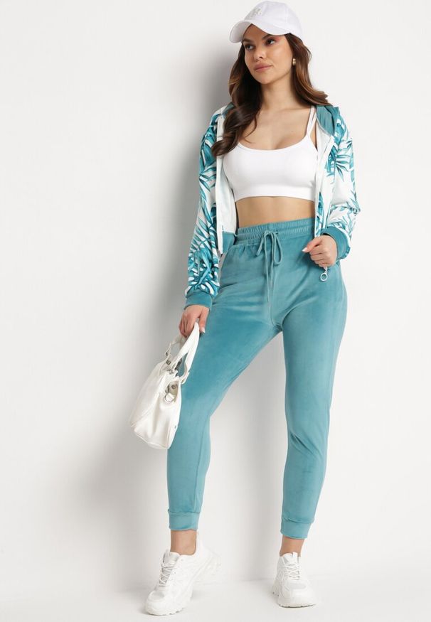 Born2be - Miętowy Komplet Dresowy z Weluru Bluza z Kapturem z Ozdobnym Wzorem i Spodnie Grouvia. Kolor: miętowy. Materiał: welur, dresówka