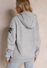 Renee - Jasnoszara Bluza z Polarem i Nadrukiem Thalindra. Typ kołnierza: kaptur. Kolor: szary. Materiał: polar. Wzór: nadruk. Styl: elegancki #5