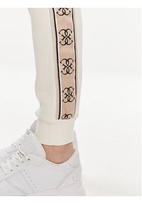 Guess Spodnie dresowe Britney V2YB15 KB3P2 Écru Regular Fit. Materiał: syntetyk, bawełna