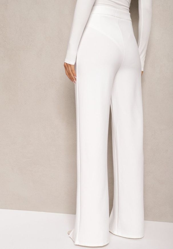Renee - Białe Eleganckie Spodnie High Waist o Szerokim Kroju z Wiskozą i Rozcięciami Yurlea. Okazja: do pracy, na spotkanie biznesowe. Stan: podwyższony. Kolor: biały. Materiał: wiskoza. Styl: elegancki