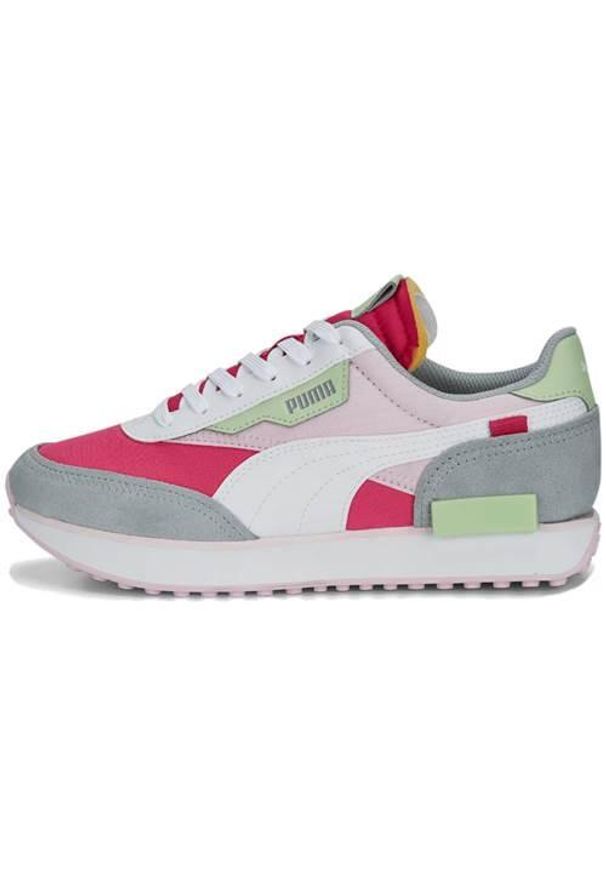 Buty do chodzenia damskie Puma Future Rider Play ON. Zapięcie: sznurówki. Kolor: wielokolorowy, różowy, szary. Materiał: guma, materiał, tkanina, syntetyk. Szerokość cholewki: normalna. Sport: turystyka piesza