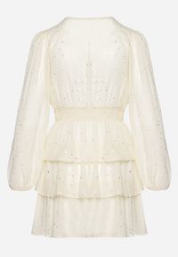 Born2be - Jasnobeżowa Mini Sukienka Rozkloszowana z Metalicznym Nadrukiem i Falbankami Elawnia. Okazja: na imprezę. Typ kołnierza: kołnierz z falbankami. Kolor: beżowy. Wzór: nadruk. Styl: elegancki. Długość: mini #6