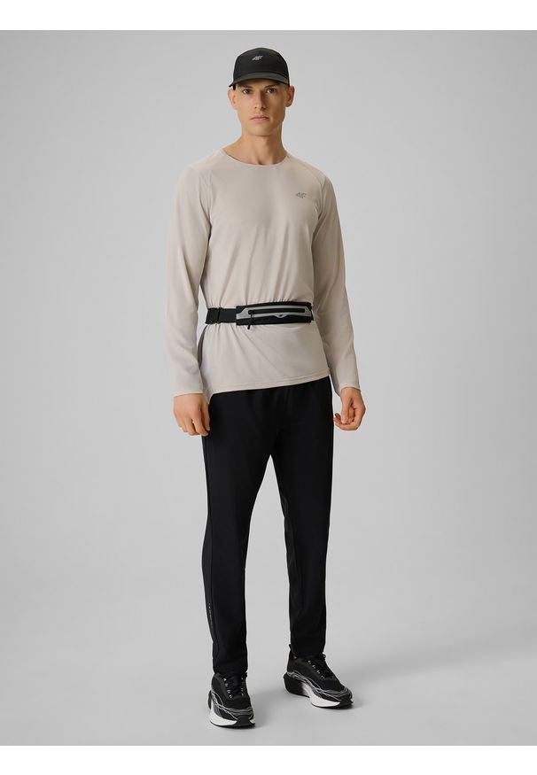 4f - 4F Spodnie do biegania szybkoschnące męskie - czarne M. Kolor: czarny. Materiał: tkanina. Sport: bieganie