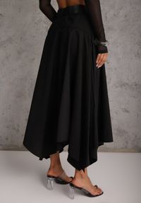 Renee - Czarna Asymetryczna Spódnica o Rozkloszowanym Fasonie z Paskiem z Klamrą Diomeine. Okazja: na co dzień. Kolor: czarny. Długość: krótkie. Styl: casual, elegancki #6