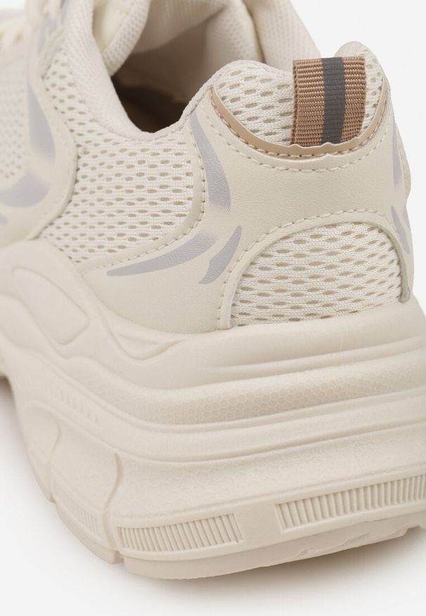 Renee - Beżowe Sneakersy VICES na Geometrycznej Platformie z Perforacją Elinata. Kolor: beżowy. Materiał: jeans. Wzór: geometria. Sezon: wiosna. Obcas: na platformie. Sport: joga i pilates