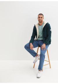 bonprix - Shirt z dekoltem henley i krótkim rękawem, w wygodnym fasonie, z czystej bawełny. Typ kołnierza: typu henley. Kolor: zielony. Materiał: bawełna. Długość rękawa: krótki rękaw. Długość: krótkie. Wzór: aplikacja #3