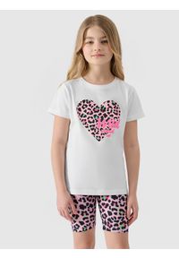 4f - T-shirt z nadrukiem dziewczęcy - biały. Okazja: na co dzień. Kolor: biały. Materiał: bawełna, jersey, dzianina. Długość rękawa: krótki rękaw. Długość: krótkie. Wzór: nadruk. Sezon: lato. Styl: sportowy, casual, klasyczny