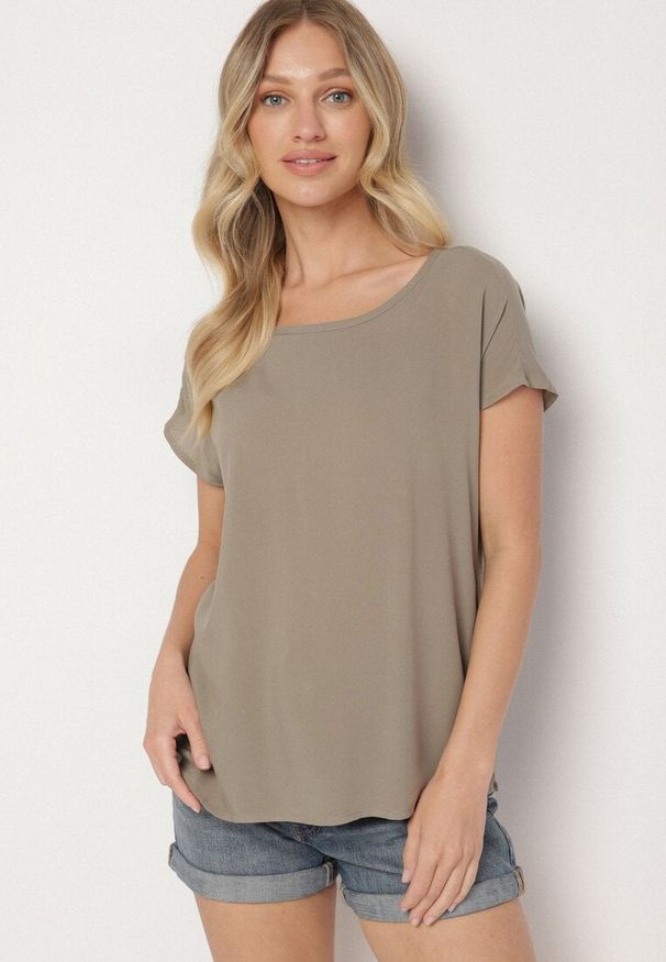Born2be - Ciemnobeżowa Bluzka z Wiskozy o Kroju Oversize Liruvia. Okazja: na co dzień. Kolor: beżowy. Materiał: wiskoza. Styl: casual