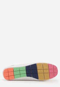 Born2be - Białe Ażurowe Mokasyny ze Skórzaną Wkładką Ozdobione Przeszyciami Sylilise. Okazja: na co dzień. Kolor: biały. Materiał: skóra. Wzór: ażurowy, aplikacja. Styl: casual, klasyczny #9