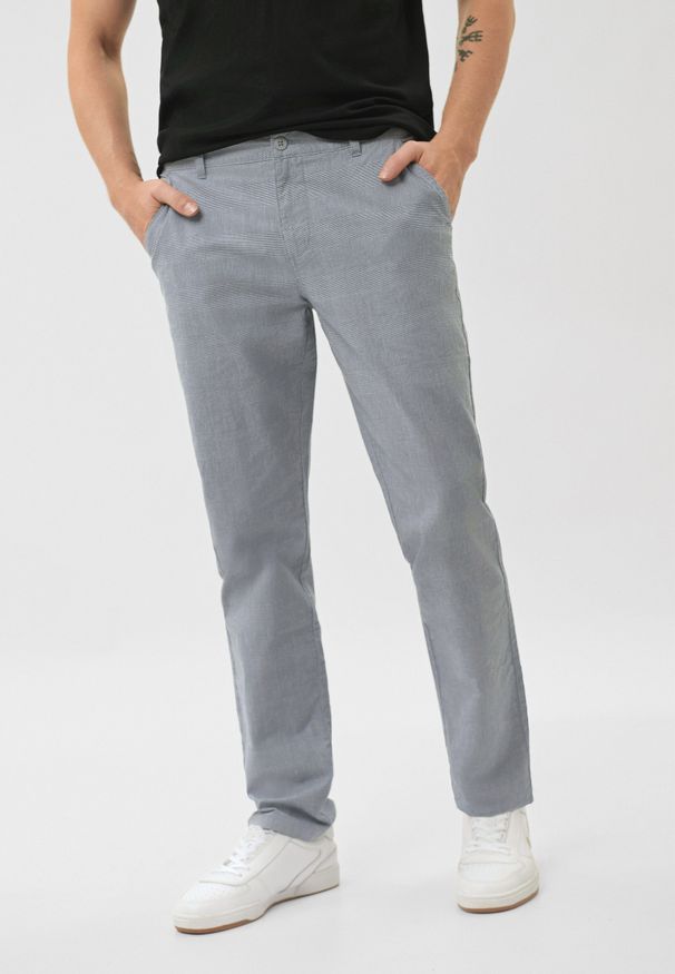 Volcano - Spodnie w kratę R-TIMO. Okazja: na co dzień. Kolor: niebieski. Materiał: bawełna, materiał, elastan. Wzór: kratka. Styl: klasyczny, casual