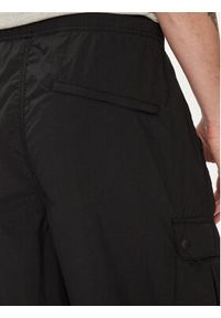 GAP - Gap Spodnie materiałowe 487058-00 Czarny Relaxed Fit. Kolor: czarny. Materiał: syntetyk