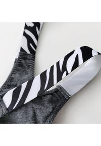 Intica - Stringi damskie z wysokim stanem optycznie wydłużające nogi Jisoon. Stan: podwyższony. Kolor: biały. Materiał: materiał #2