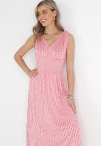 Born2be - Czerwona Rozkloszowana Sukienka z Wiskozy Kahna. Kolor: czerwony. Materiał: wiskoza. Długość rękawa: bez rękawów. Sezon: lato #2