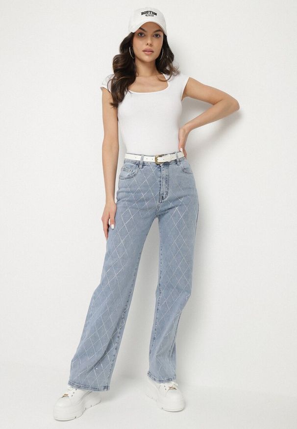 Born2be - Niebieskie Jeansy z Bawełną Szerokie z Cyrkoniami Iskio. Okazja: na co dzień. Kolor: niebieski. Wzór: aplikacja. Styl: elegancki, casual