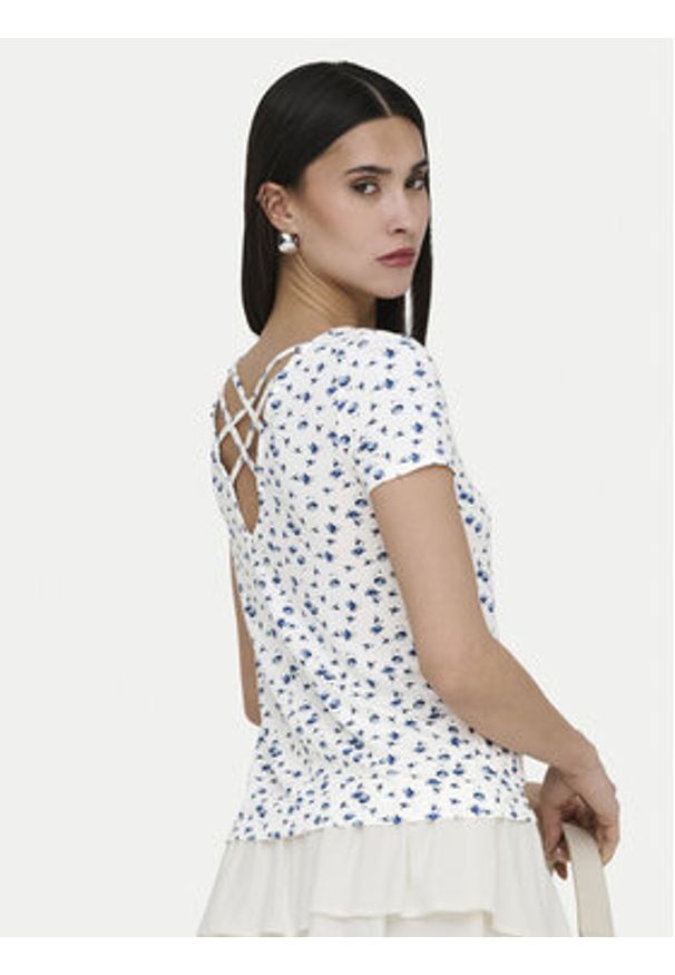 only - ONLY Bluzka Bera 15368588 Biały Regular Fit. Kolor: biały. Materiał: wiskoza