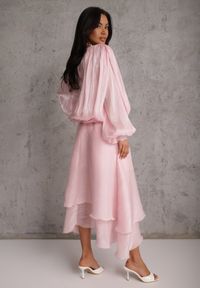 Renee - Różowa Rozkloszowana Sukienka Wieczorowa z Szyfonowej Tkaniny Amanna. Kolor: różowy. Materiał: szyfon, tkanina. Wzór: aplikacja. Typ sukienki: rozkloszowane. Styl: wizytowy #4