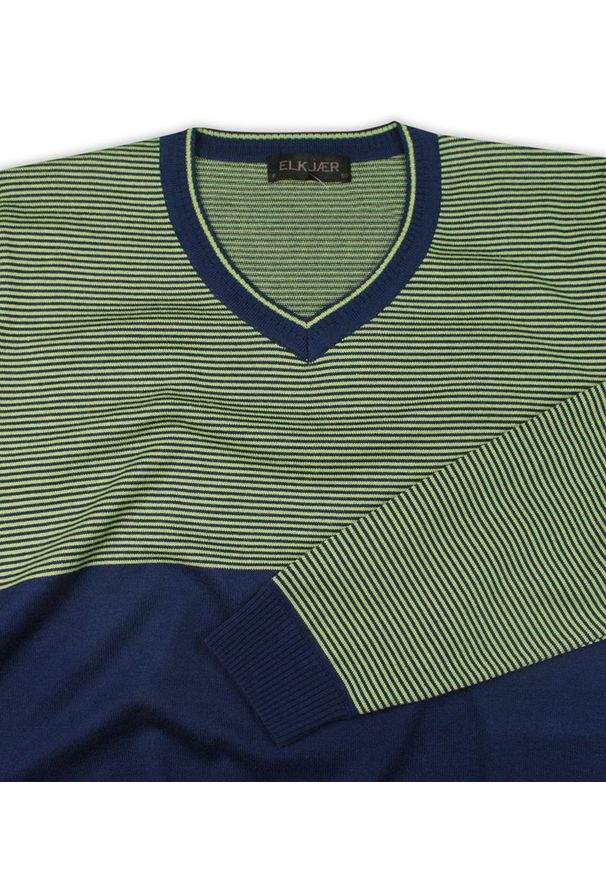 Elkjaer - Sweter Granatowo-Zielony, w Drobne Paski, Dekolt w Serek (V-neck) -ELKJAER- Męski. Typ kołnierza: dekolt w serek. Kolor: niebieski. Materiał: bawełna, akryl. Wzór: paski. Sezon: zima, jesień. Styl: klasyczny