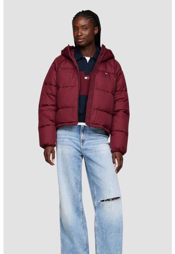 Tommy Jeans - TOMMY JEANS Bordowa pikowana damska kurtka, Rozmiar XL. Okazja: na co dzień. Kolor: czerwony. Materiał: poliester. Styl: casual, elegancki