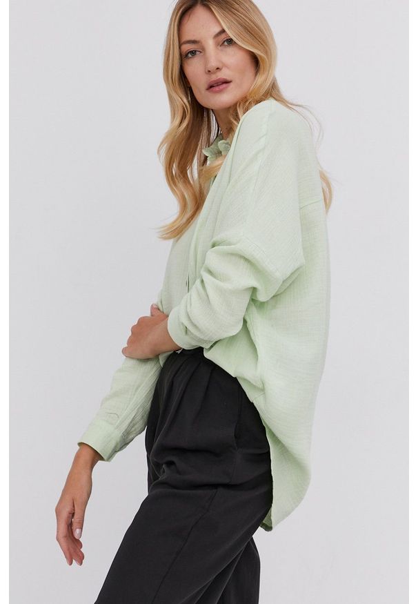 Answear Lab - Koszula bawełniana. Kolor: zielony. Materiał: bawełna. Długość rękawa: długi rękaw. Długość: długie. Wzór: gładki. Styl: wakacyjny