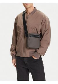 Calvin Klein Saszetka Contrast Reporter LV04D3175G Szary. Kolor: szary. Materiał: materiał #1