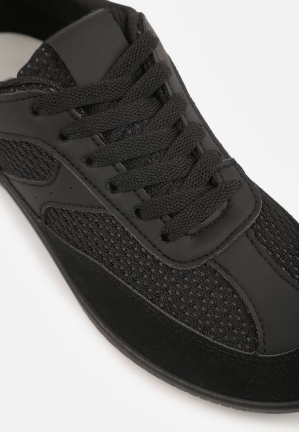 Born2be - Czarne Sneakersy Ozdobione Geometrycznym Motywem Lamemisia. Okazja: na co dzień, na spotkanie biznesowe, do pracy. Kolor: czarny. Wzór: geometria, aplikacja