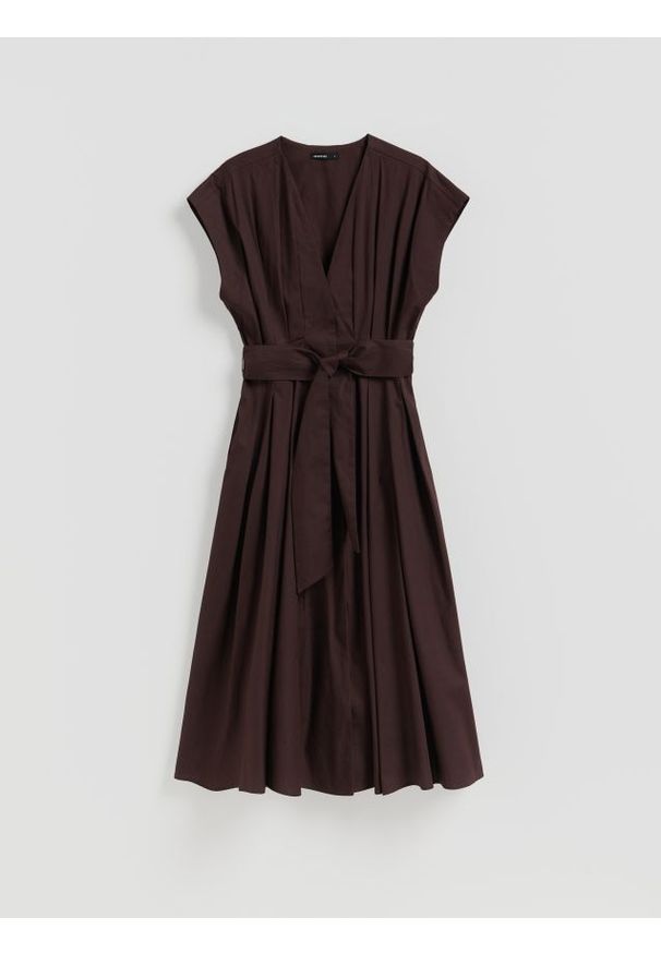 Reserved - Bawełniana sukienka - ciemnobrązowy. Kolor: brązowy. Materiał: bawełna. Wzór: gładki. Styl: klasyczny