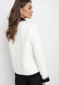 Born2be - Biały Kardigan z Wiskozy na Guziki Iinna. Kolor: biały. Materiał: wiskoza. Wzór: aplikacja #3
