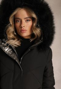Renee - Czarna Kurtka Przed Kolano z Ozdobnym Pikowaniem i Kapturem z Futerkiem Fiorino. Kolor: czarny. Materiał: futro. Styl: elegancki #3