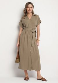 Born2be - Ciemnozielona Sukienka Koszulowa z Wiskozy i Lnu Wiązana w Talii z Kieszeniami Efrasira. Okazja: na co dzień. Kolor: zielony. Materiał: len, wiskoza. Typ sukienki: koszulowe. Styl: casual, elegancki #6