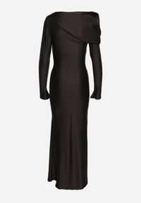 Born2be - Czarna Dopasowana Sukienka z Rozcięciem i Asymetrycznym Dekoltem Ravielis. Okazja: na imprezę. Kolor: czarny. Długość rękawa: długi rękaw. Typ sukienki: asymetryczne. Styl: elegancki, klasyczny #7