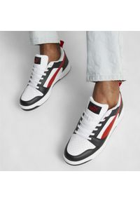 Puma - Buty do chodzenia męskie PUMA Rebound V6 Low. Kolor: biały. Sport: turystyka piesza