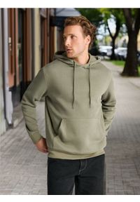 Sinsay - Bluza basic - zielony. Typ kołnierza: kaptur. Kolor: zielony #1