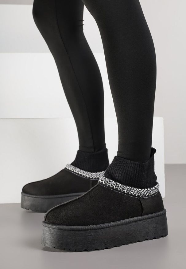 Born2be - Czarne Śniegowce VICES na Grubej Podeszwie z Haftem i Skarpetkową Cholewką Enantia. Okazja: na co dzień. Kolor: czarny. Materiał: jeans. Szerokość cholewki: normalna. Wzór: haft. Styl: casual, elegancki