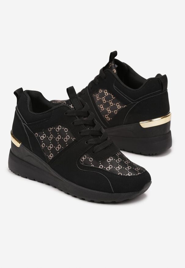 Renee - Czarne Sneakersy Sinanthus. Wysokość cholewki: przed kostkę. Kolor: czarny. Materiał: materiał. Szerokość cholewki: normalna. Wzór: aplikacja. Obcas: na koturnie