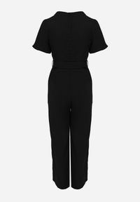 Born2be - Czarny Kombinezon VICES z Paskiem i Geometryczną Klamrą Elinassa. Okazja: do pracy. Kolor: czarny. Wzór: geometria. Styl: elegancki #4