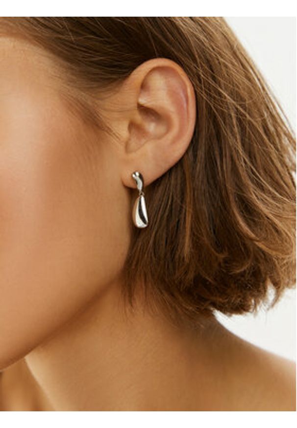 Calvin Klein Kolczyki 35000606 Srebrny. Materiał: metalowe. Kolor: srebrny