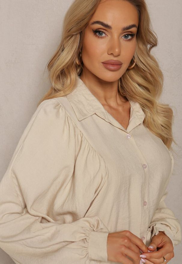 Renee - Jasnobeżowa Koszula Nietoperz z Wiskozą Caile. Okazja: na co dzień. Kolor: beżowy. Materiał: wiskoza. Styl: casual