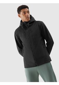 4f - Kurtka softshell wiatroodporna membrana 8000 męska - czarna. Typ kołnierza: kaptur. Kolor: czarny. Materiał: softshell. Technologia: Windstopper. Sezon: jesień, wiosna, zima. Sport: kolarstwo, wspinaczka #1