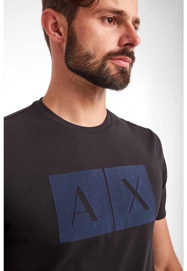 Armani Exchange - T-SHIRT ARMANI EXCHANGE. Długość rękawa: krótki rękaw. Długość: krótkie. Wzór: aplikacja