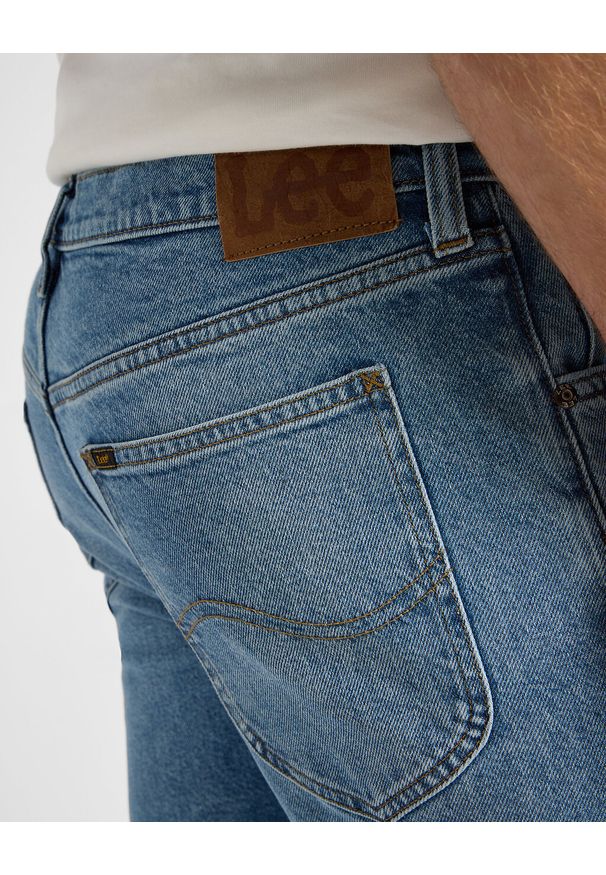 Lee - LEE MĘSKIE SPODNIE JEANSOWE DAREN ZIP FLY MARINE BLUE 112355808 L707016874. Styl: marine