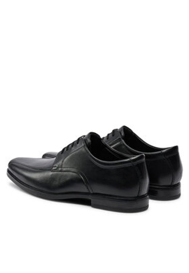 Clarks Półbuty Howard Over 26174925 Czarny. Kolor: czarny. Materiał: skóra