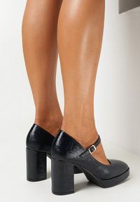 Born2be - Czarne Klasyczne Czółenka z Paskiem na Słupku Maxav. Nosek buta: okrągły. Zapięcie: pasek. Kolor: czarny. Obcas: na słupku. Styl: klasyczny. Wysokość obcasa: średni #2