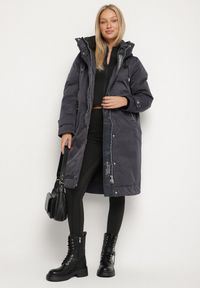 Born2be - Granatowa Pudełkowa Kurtka Typu Parka z Kapturem i Kieszeniami Kaithraea. Typ kołnierza: kaptur. Kolor: niebieski. Materiał: jeans. Sezon: zima. Styl: klasyczny, elegancki #3