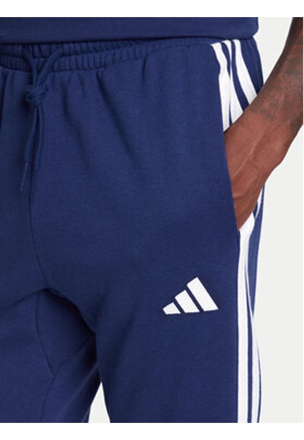 Adidas - adidas Spodnie dresowe Essential 3-Stripes JD1878 Niebieski Regular Fit. Kolor: niebieski. Materiał: syntetyk, bawełna