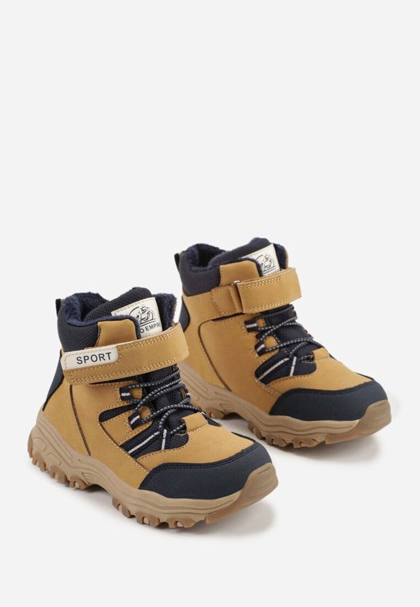 Born2be - Brązowe Botki w Trekkingowym Stylu Vices Zapinane na Rzep Nelanella. Okazja: na spacer, na uczelnię. Zapięcie: rzepy. Kolor: brązowy. Materiał: jeans. Wzór: kolorowy. Styl: elegancki
